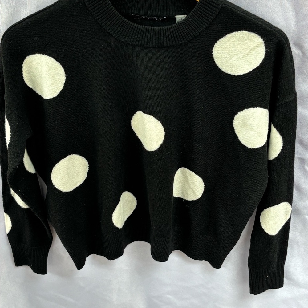 T Tahari Black Sweater with White‎ Dots